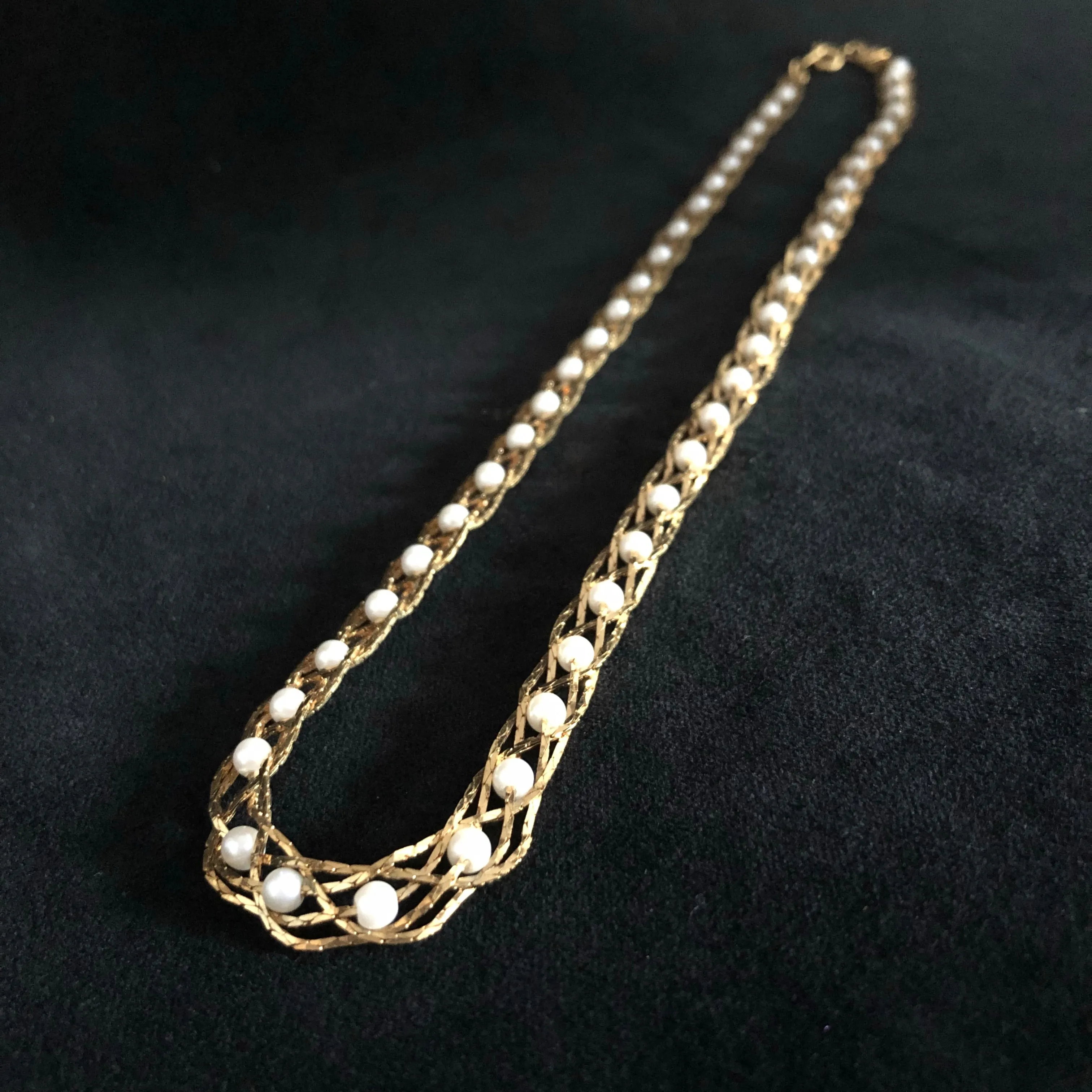 1994 Avon Pearlesque Treasures Necklace