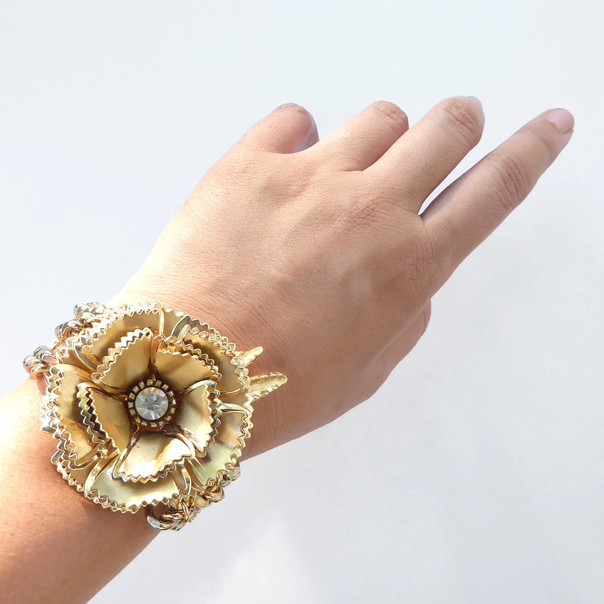 Gold vintage flower bracelet