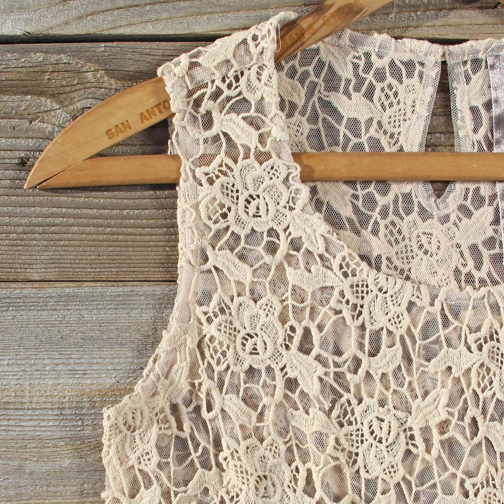 Lace Kiss Party Dress