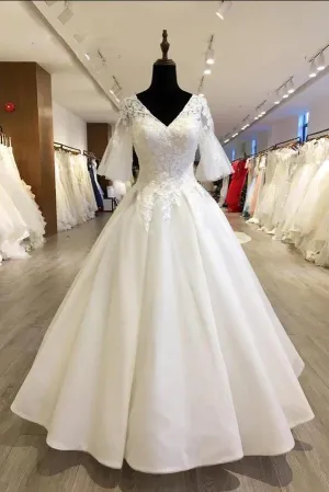 Modest V-neck Bride Wedding Gown with Trumpet Sleeves