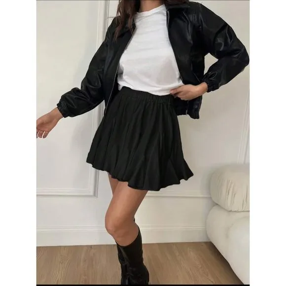 Pleated panel mini skirt elastic waist black