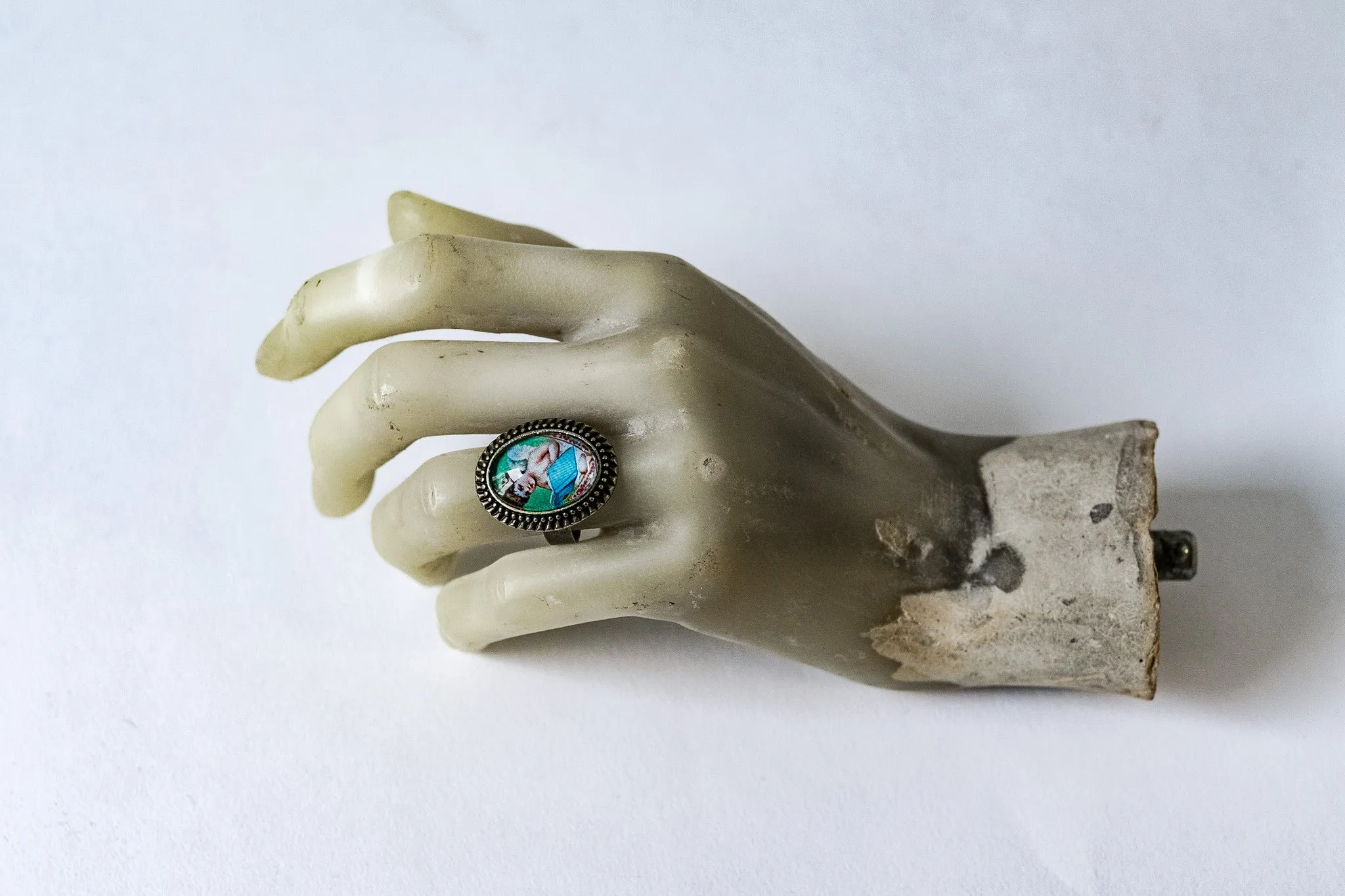 Reading Cherub Cabochon Ring