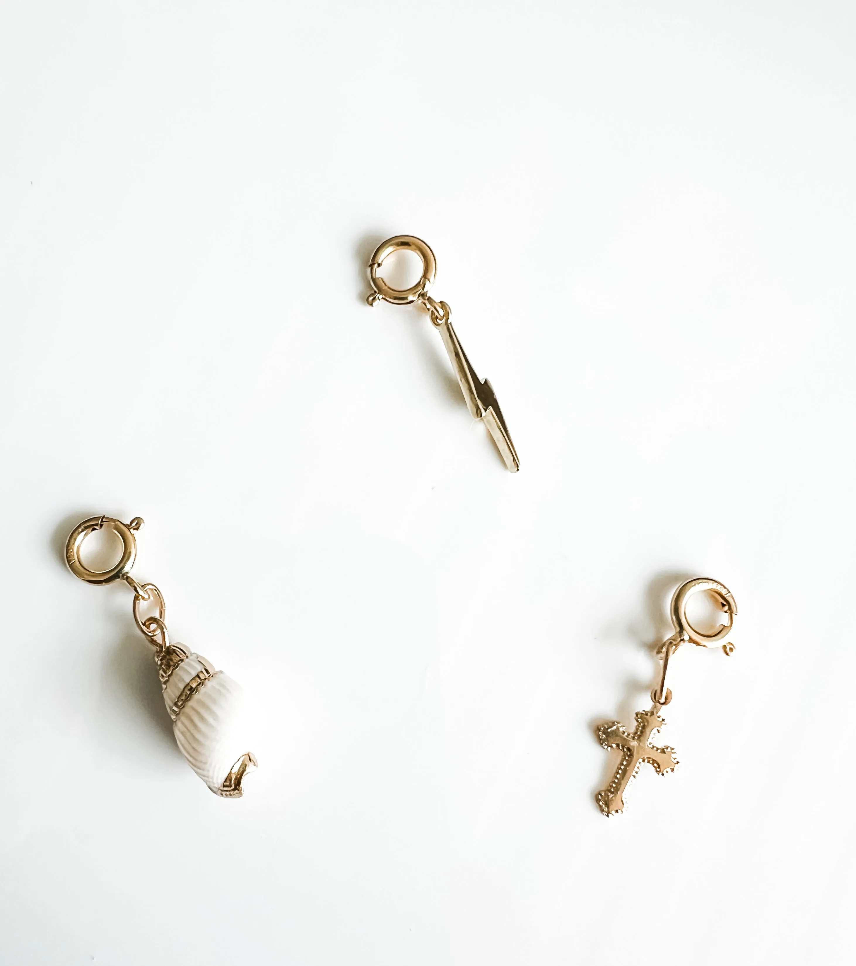 Round clasp charm clip