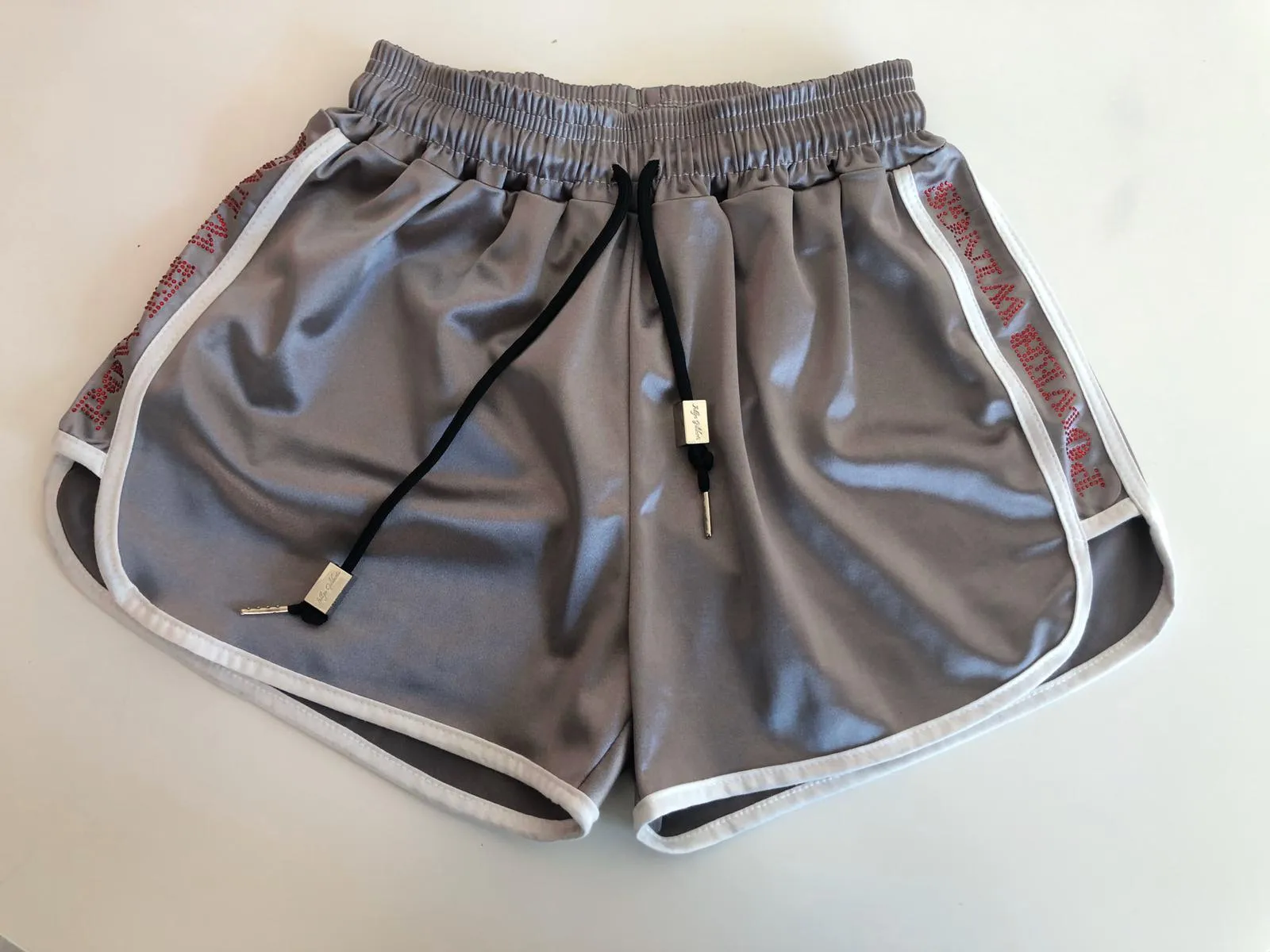 Short Crystal Collection Color Gray - Power Wings By Jullye Giliberti