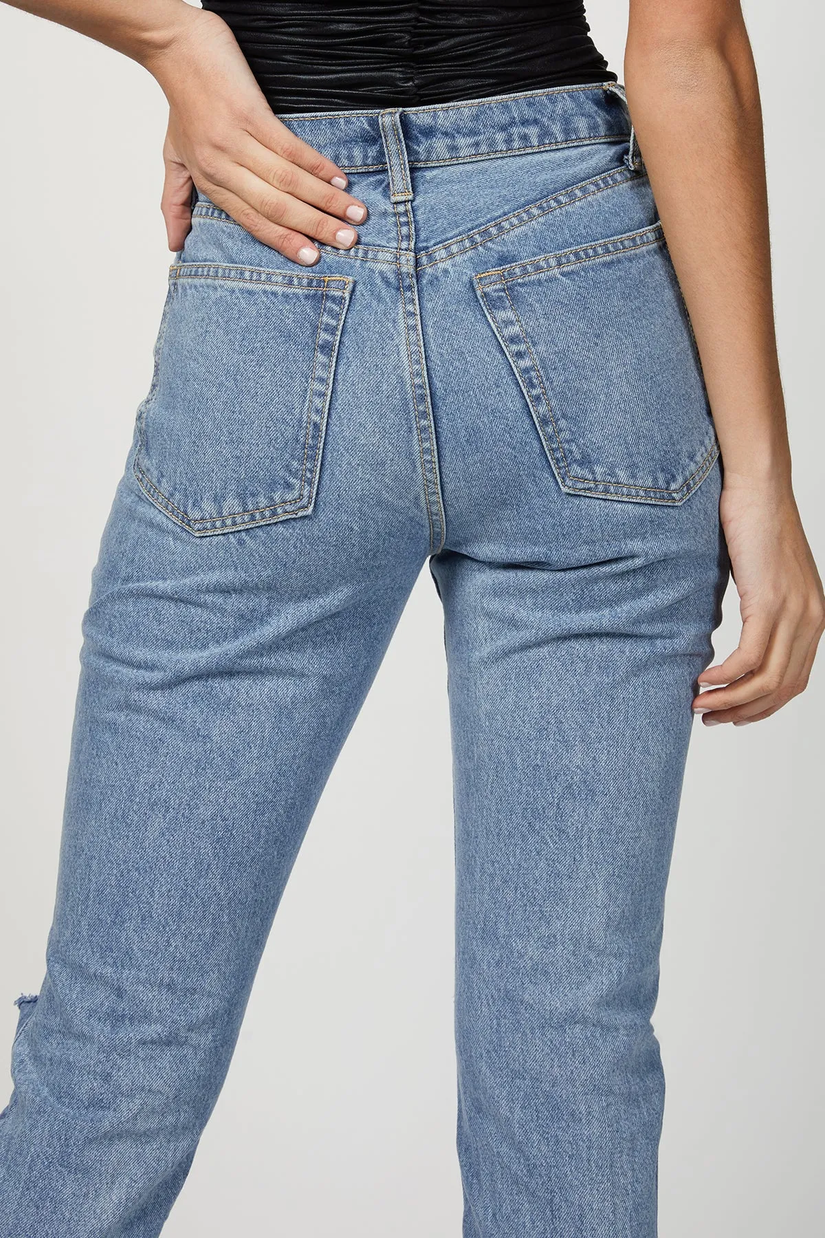 THE DISTRESSED DANIELLE JEAN