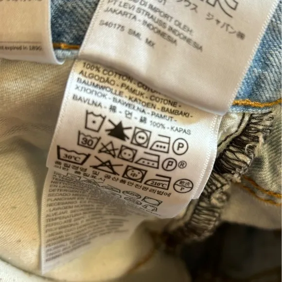 Upcycled Levi’s 569 Blue Jean Denim Distressed Shorts Women’s M/L Western Boho