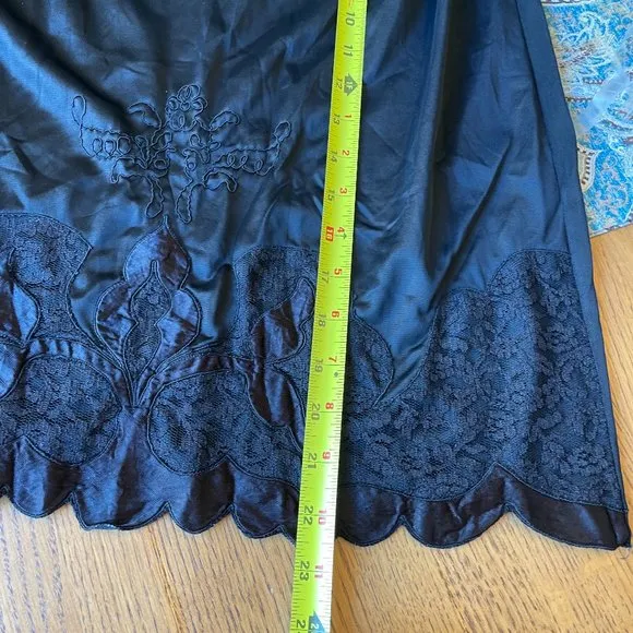 Vintage black 1/2 slip, lace and satin applique, gorgeous! 1940's 1950's