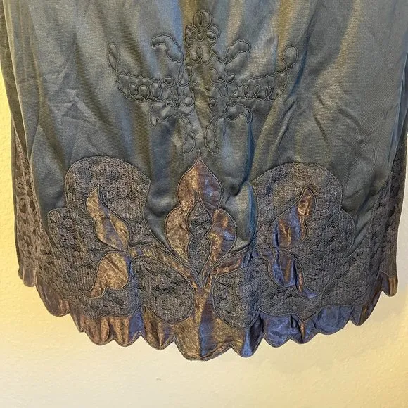 Vintage black 1/2 slip, lace and satin applique, gorgeous! 1940's 1950's