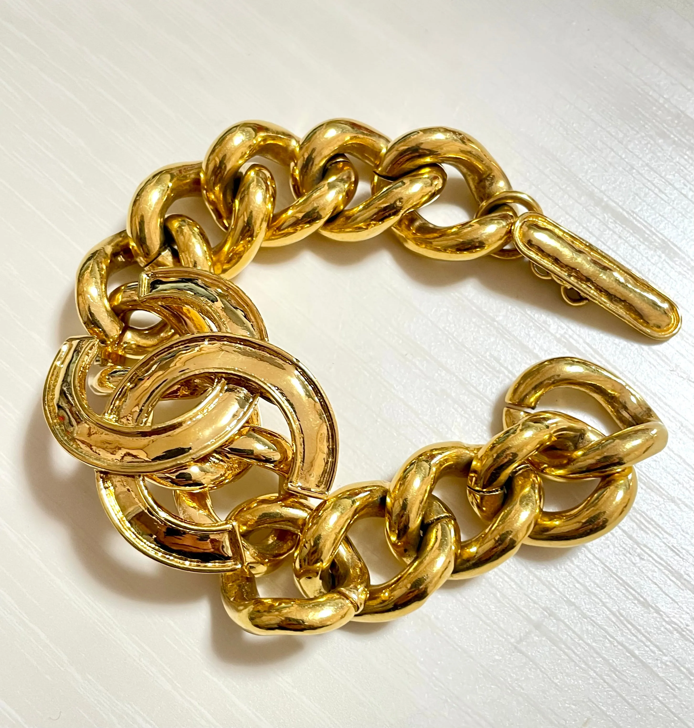 Vintage Chanel chain bracelet with large CC mark. Must have gorgeous jewelry. 061217ac4