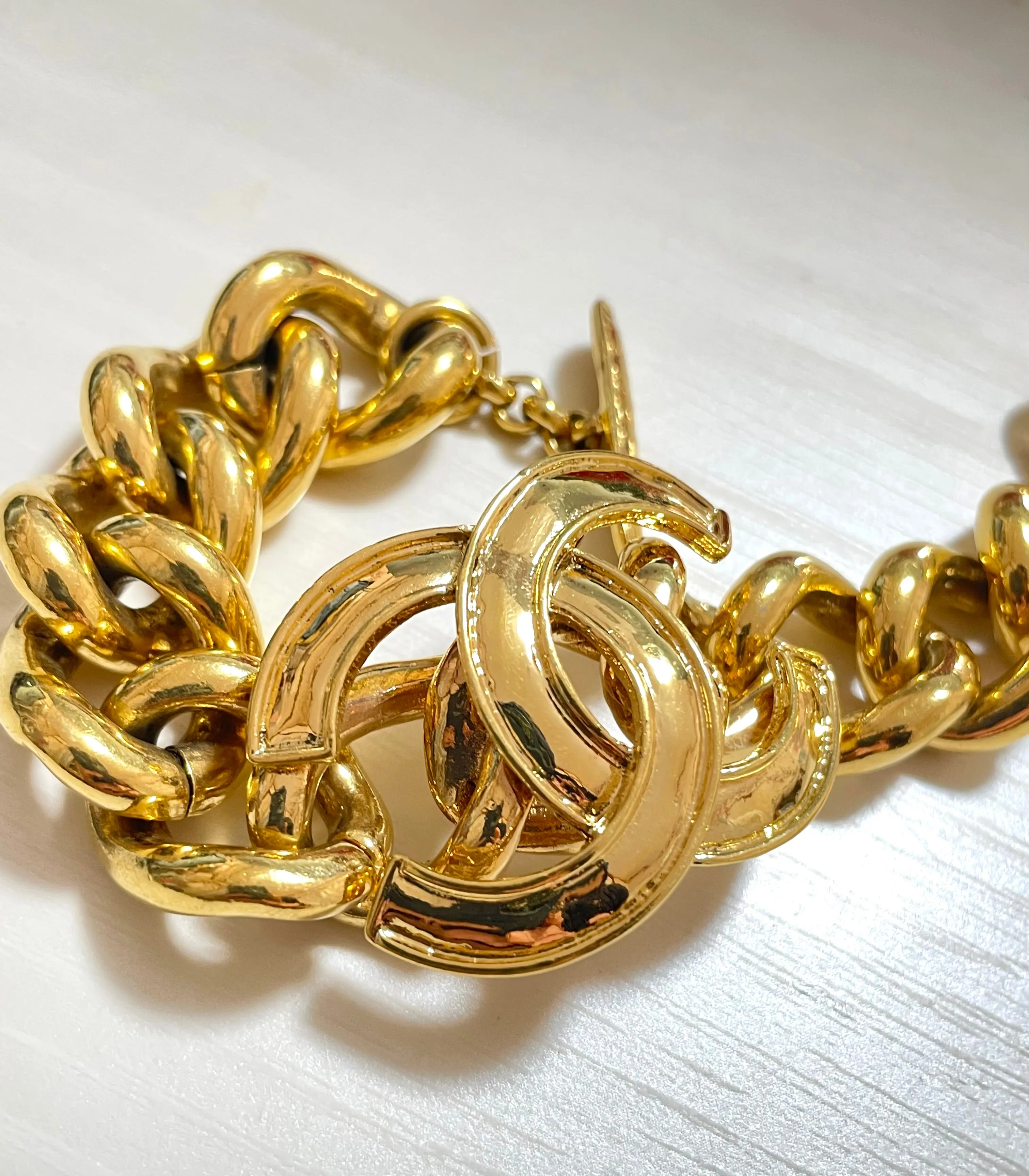 Vintage Chanel chain bracelet with large CC mark. Must have gorgeous jewelry. 061217ac4