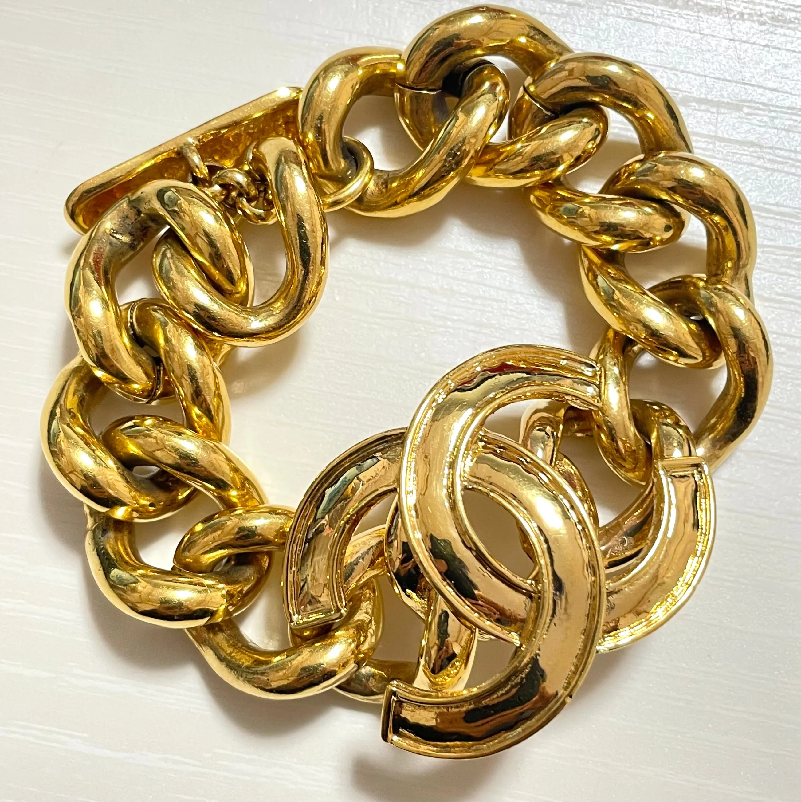Vintage Chanel chain bracelet with large CC mark. Must have gorgeous jewelry. 061217ac4