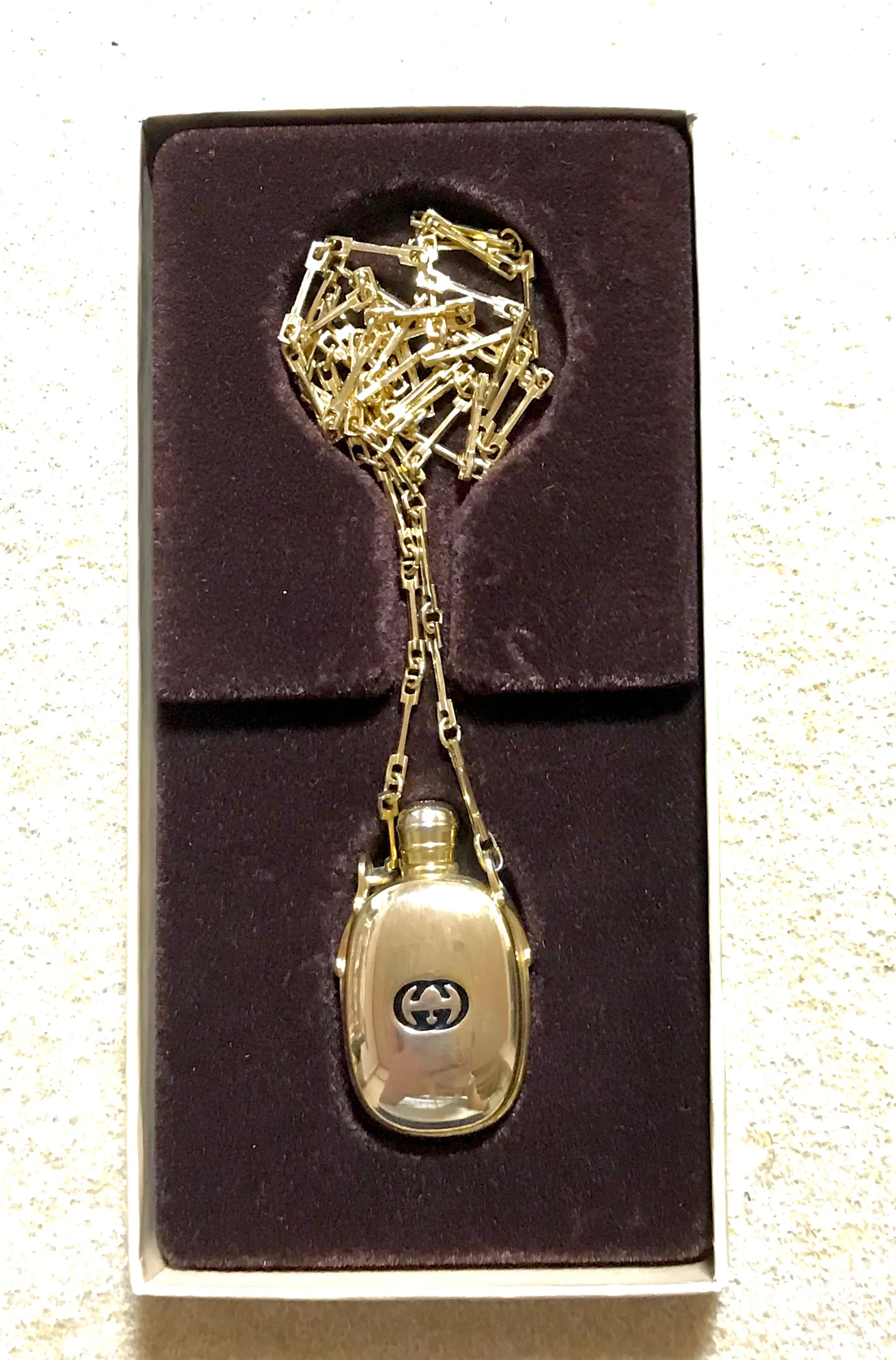 Vintage Gucci golden perfume bottle necklace with logo mark on top. Gorgeous rare masterpiece from 80's. 0410271