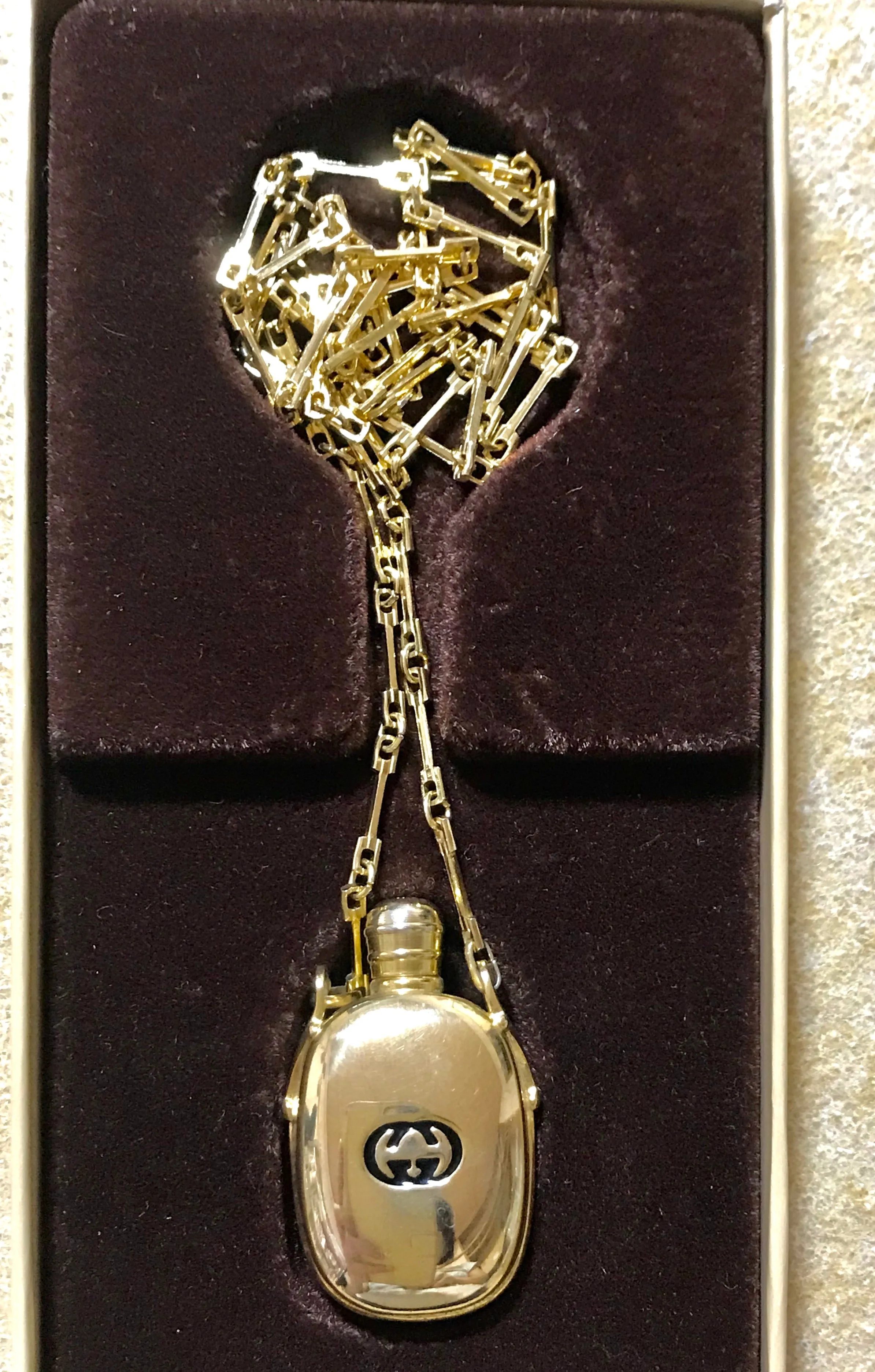 Vintage Gucci golden perfume bottle necklace with logo mark on top. Gorgeous rare masterpiece from 80's. 0410271