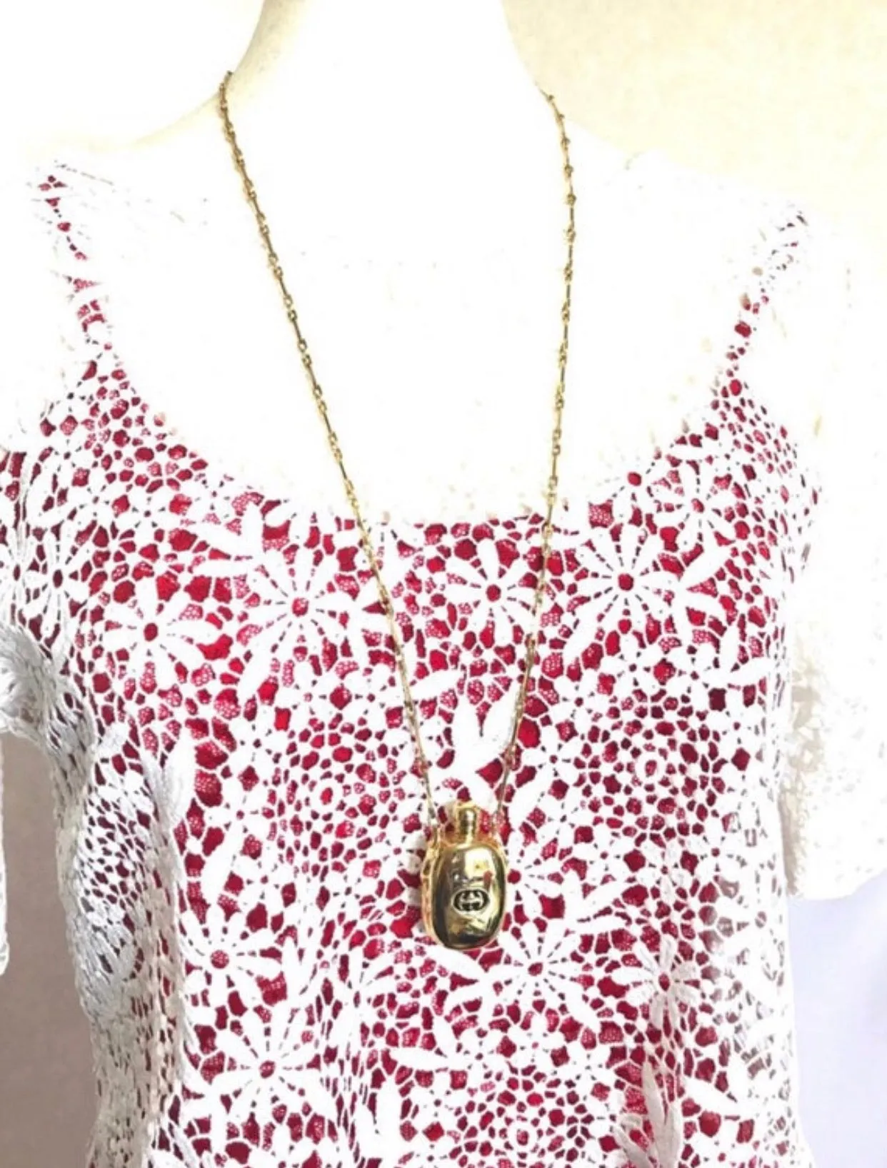 Vintage Gucci golden perfume bottle necklace with logo mark on top. Gorgeous rare masterpiece from 80's. 0410271