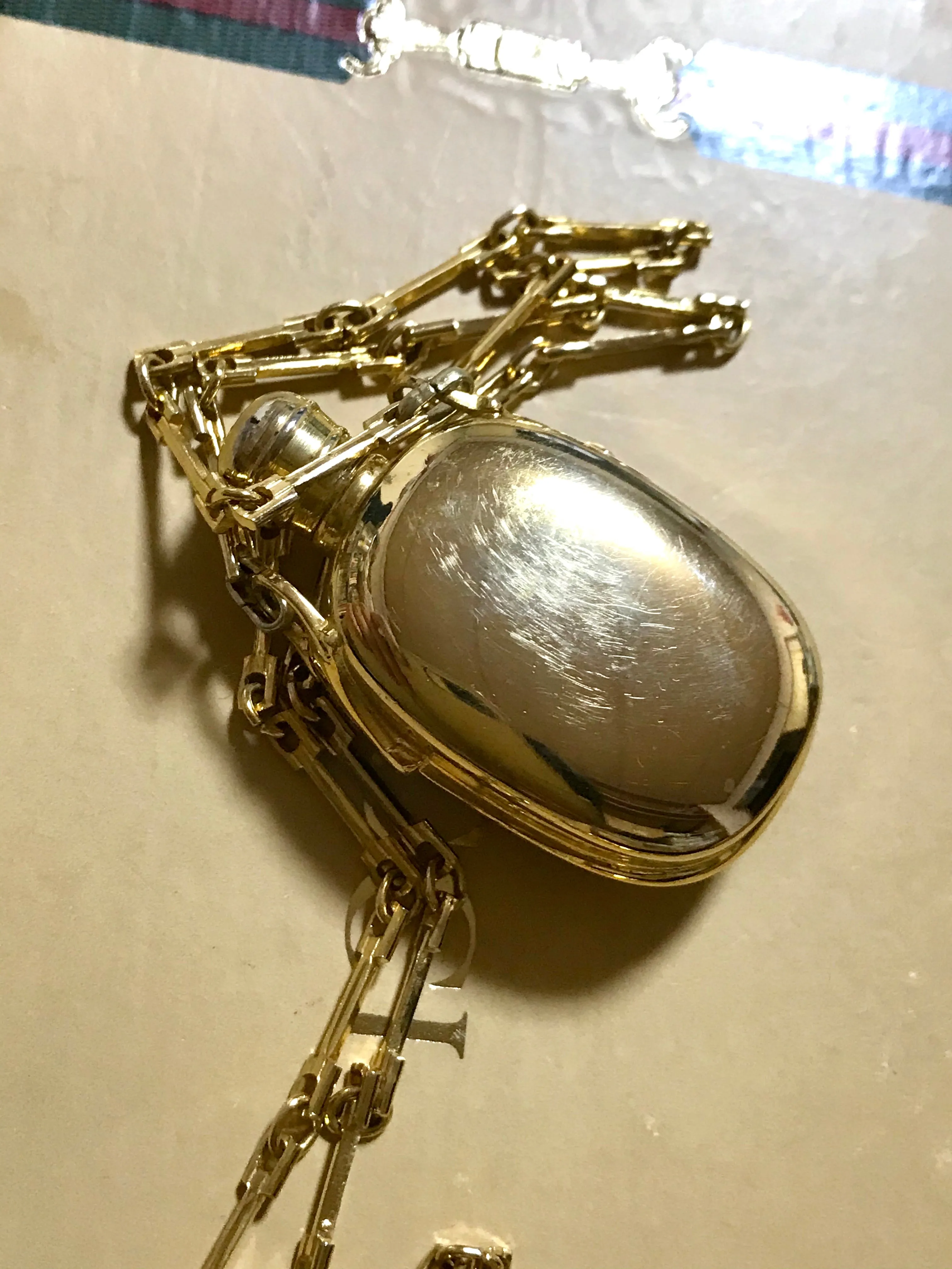 Vintage Gucci golden perfume bottle necklace with logo mark on top. Gorgeous rare masterpiece from 80's. 0410271