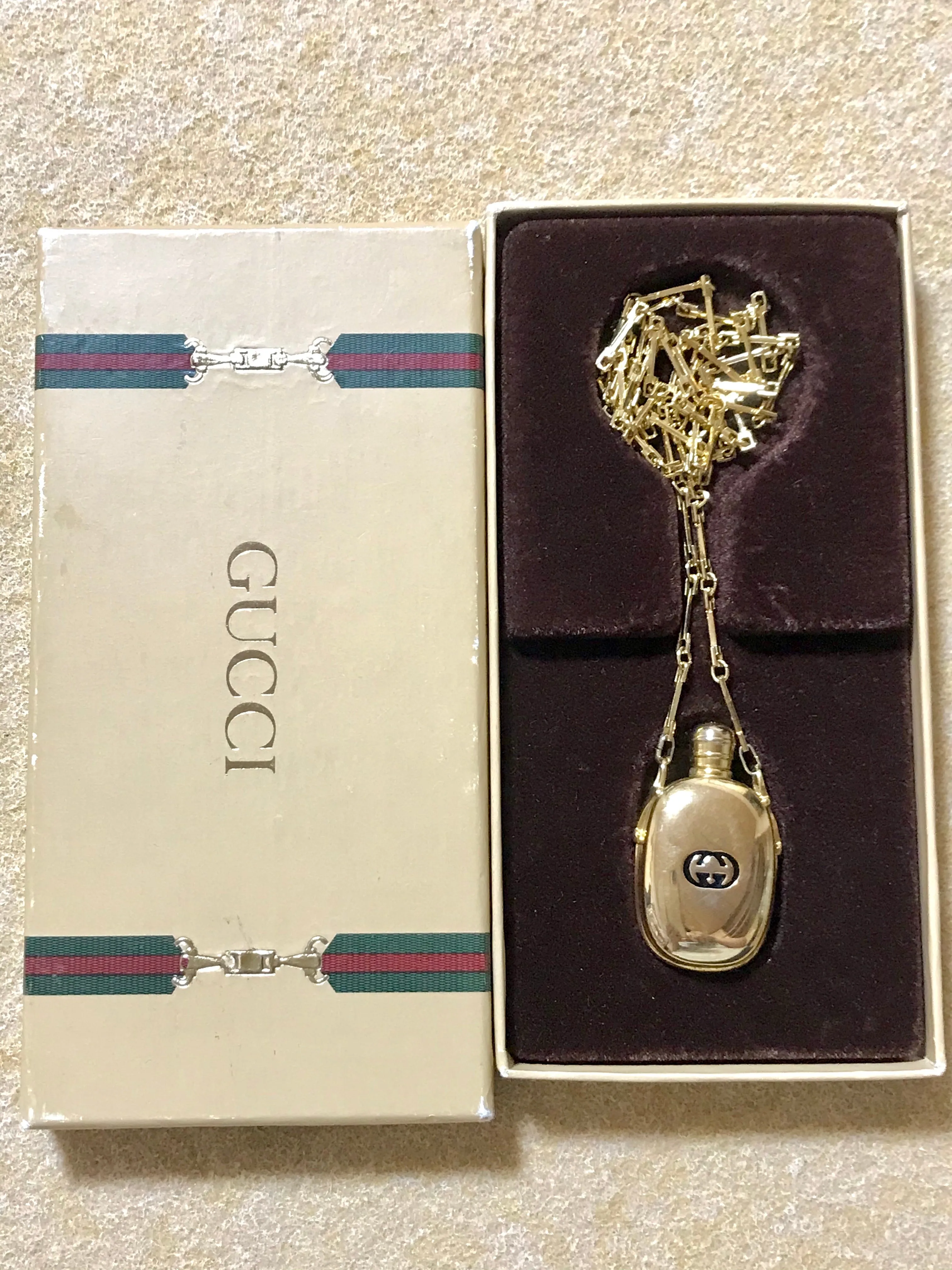 Vintage Gucci golden perfume bottle necklace with logo mark on top. Gorgeous rare masterpiece from 80's. 0410271