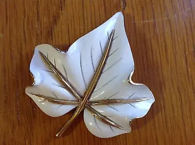 Vintage Ivy Leaf Brooch Set