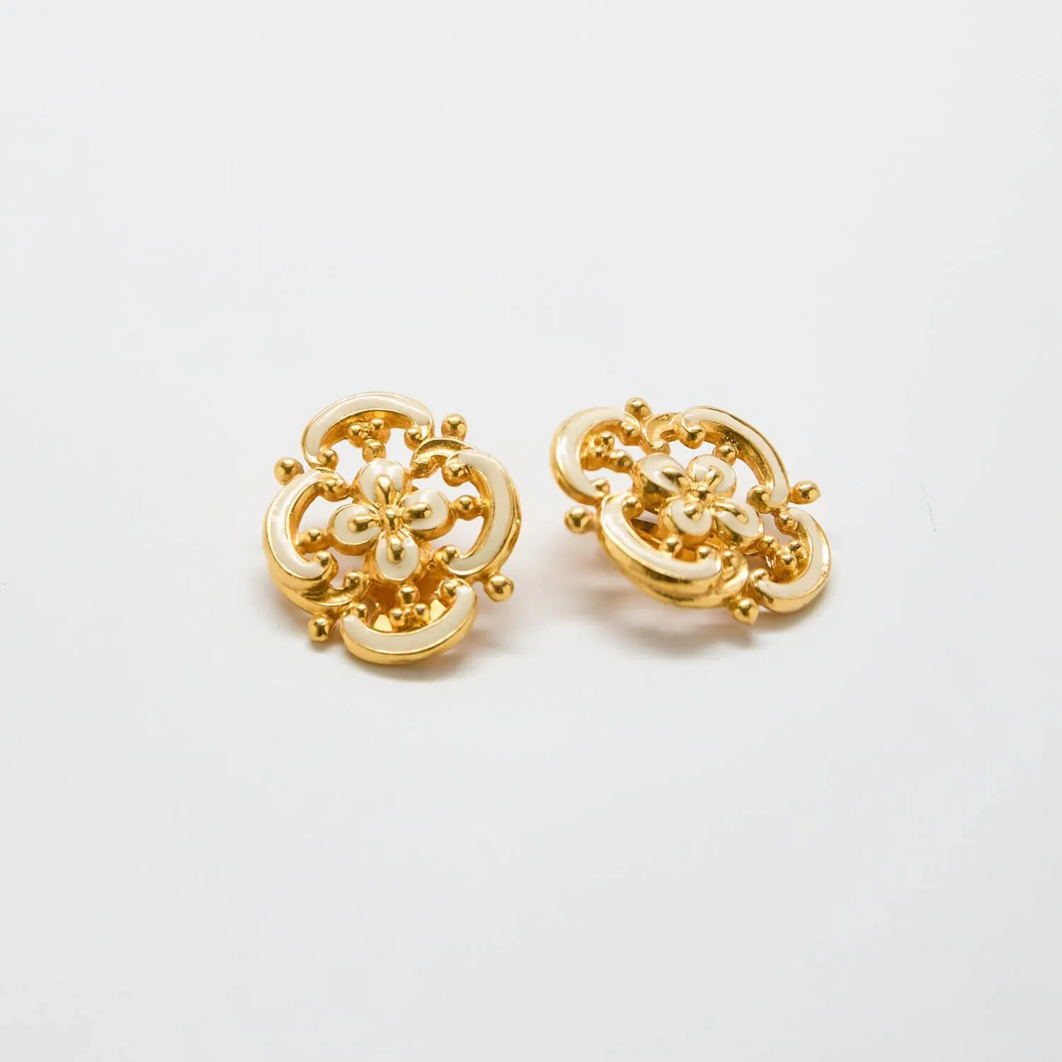 Vintage White and Gold Filigree Earrings