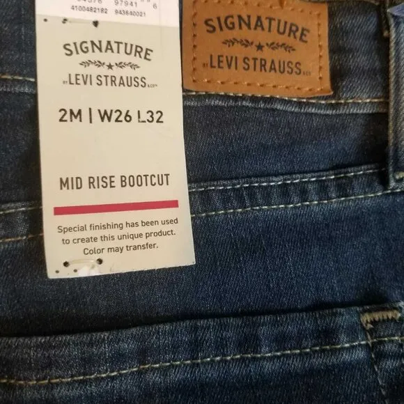 🤩Women Shaping jean Sz 2M W26 Signature by Levi Strauss Mid Rise Bootcut Blue🤩