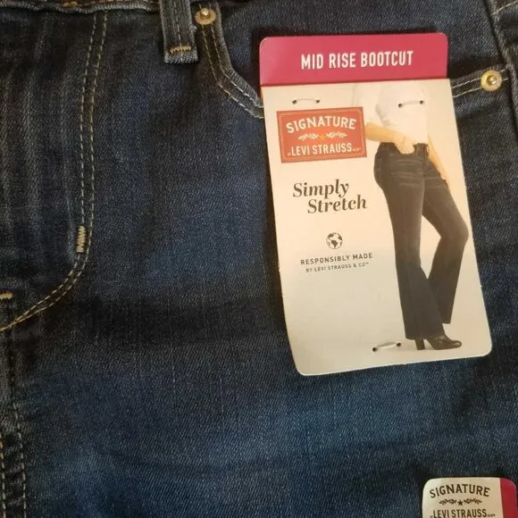 🤩Women Shaping jean Sz 2M W26 Signature by Levi Strauss Mid Rise Bootcut Blue🤩